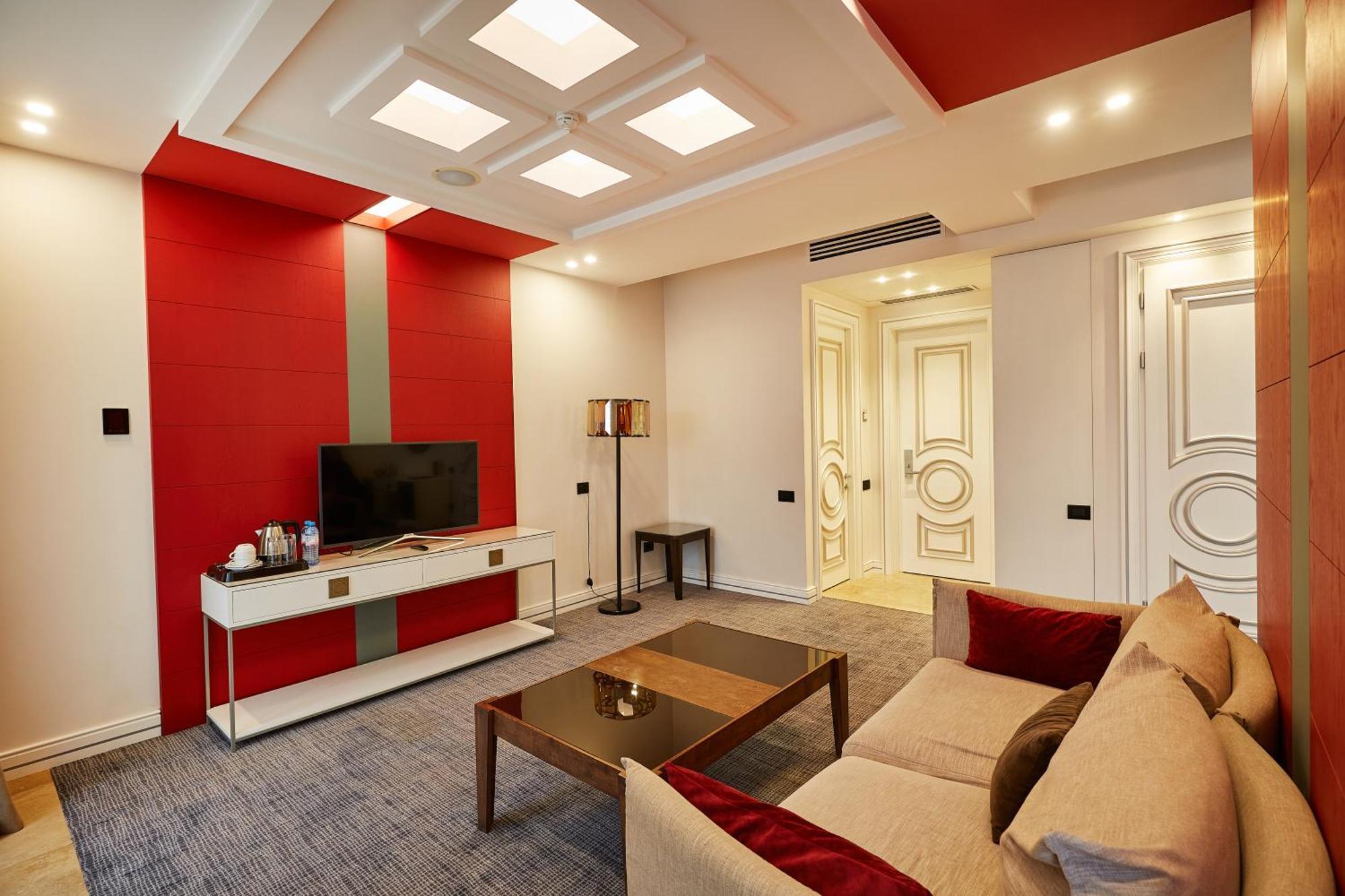 Aghababyan'S Hotel Yerevan Exterior photo A suite at the hotel