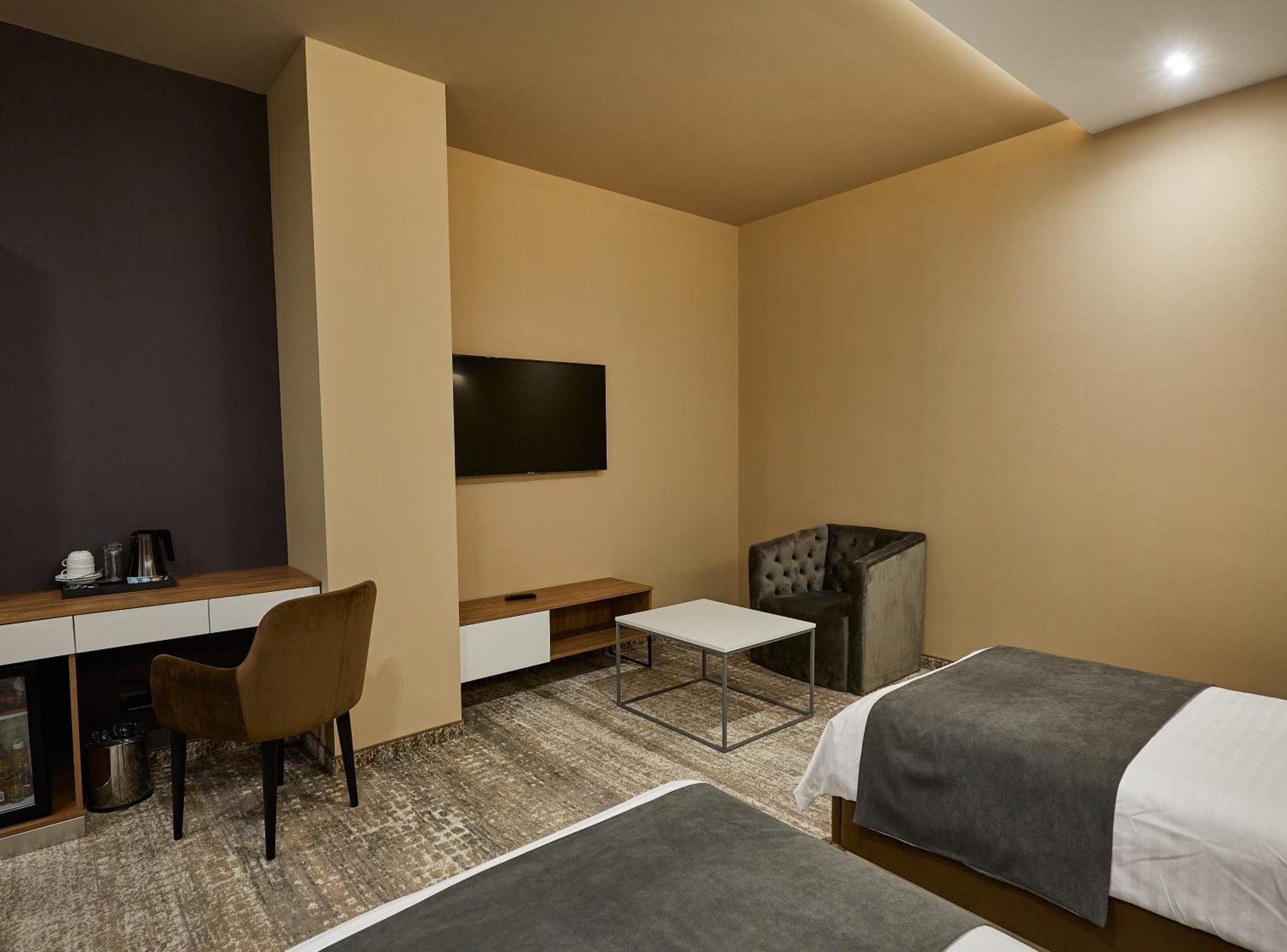 Aghababyan'S Hotel Yerevan Room photo A room at the hotel