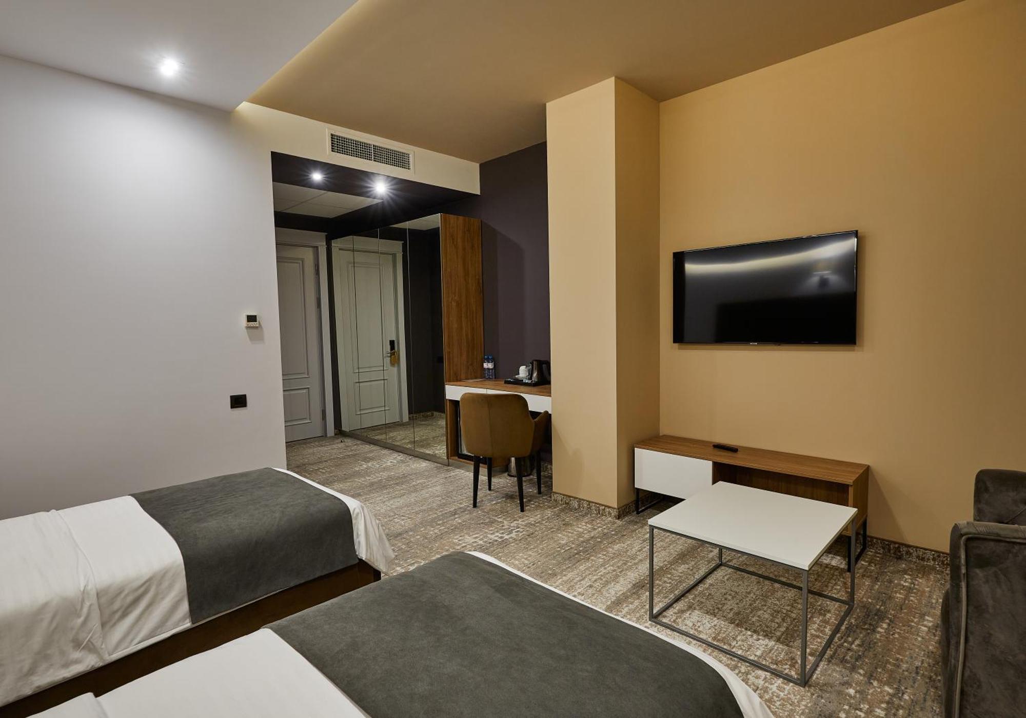 Aghababyan'S Hotel Yerevan Room photo A room at the hotel