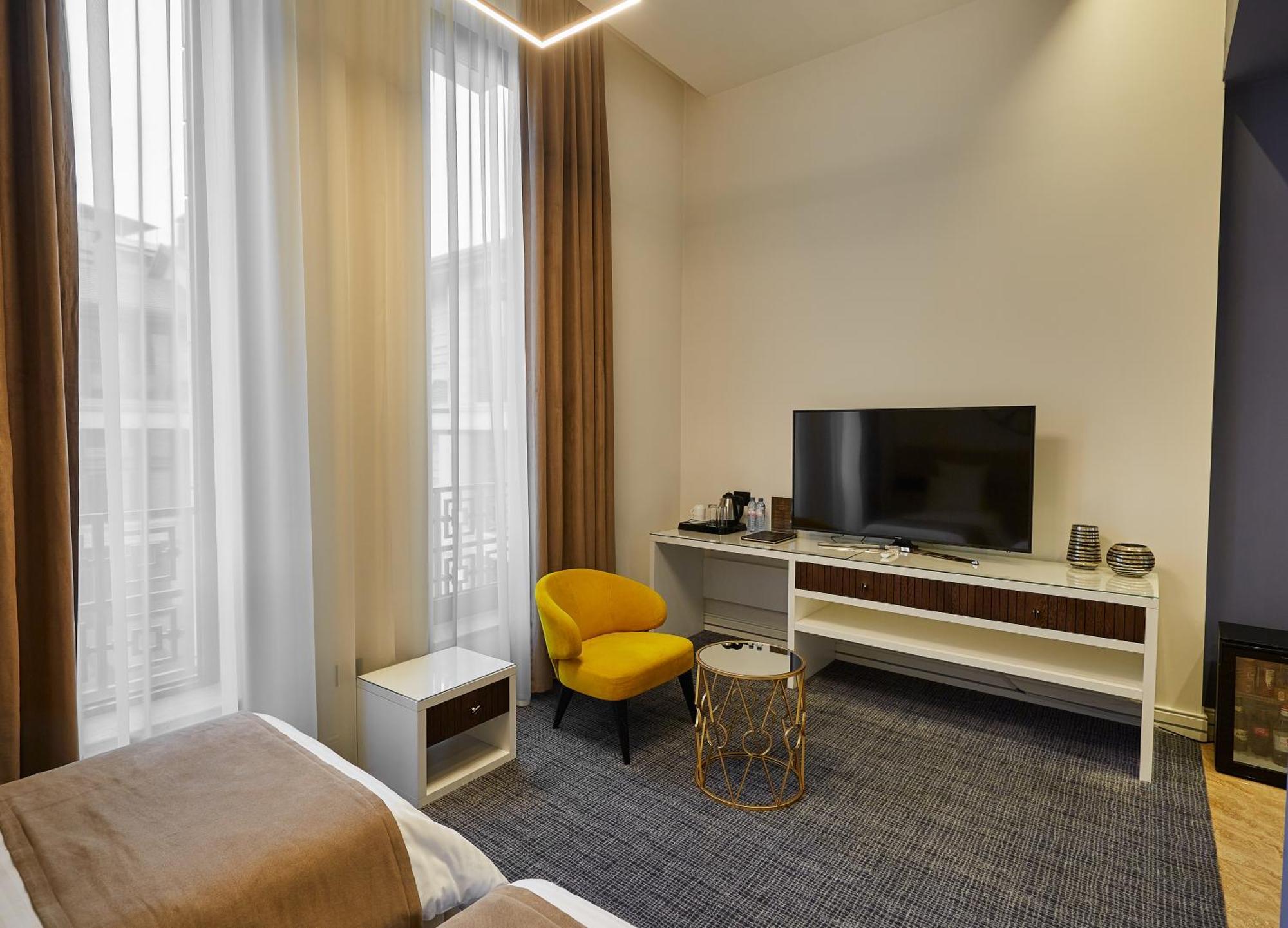 Aghababyan'S Hotel Yerevan Room photo A room at the hotel