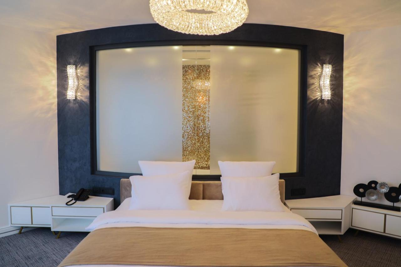 Aghababyan'S Hotel Yerevan Exterior photo A bedroom at the hotel