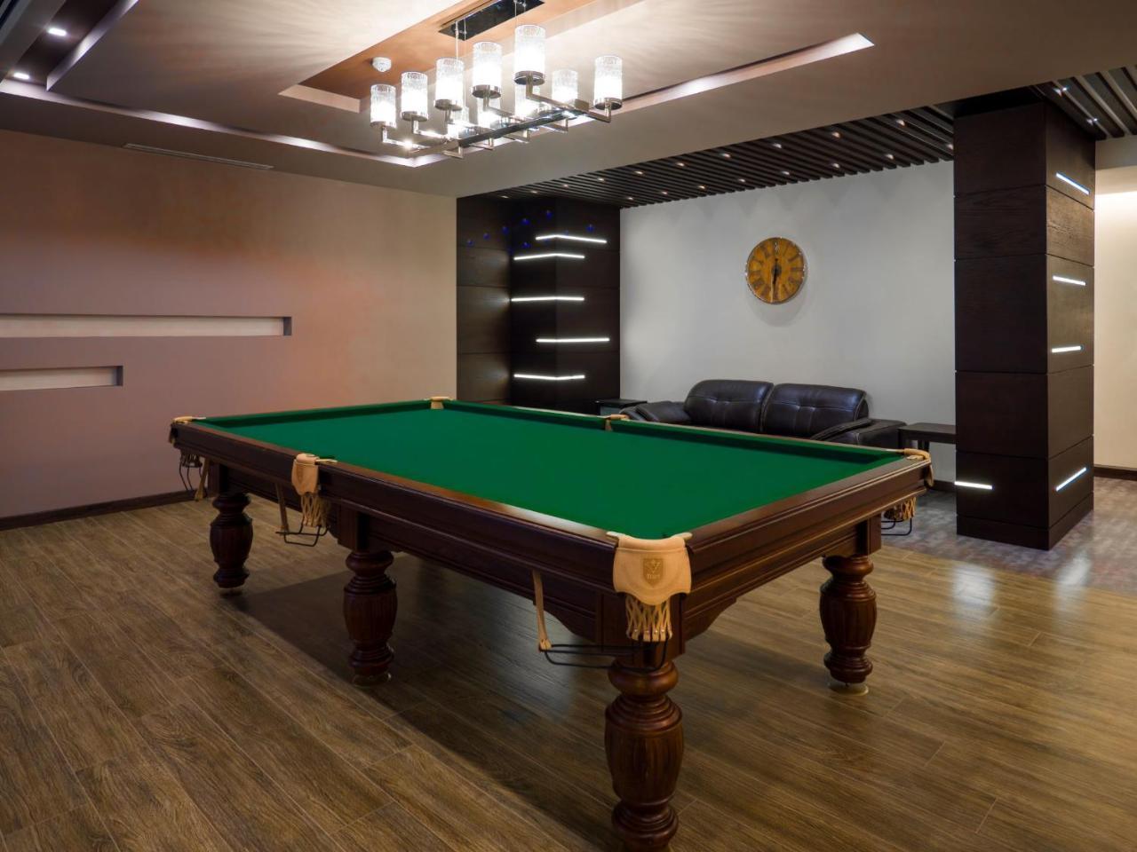 Aghababyan'S Hotel Yerevan Exterior photo A pool table