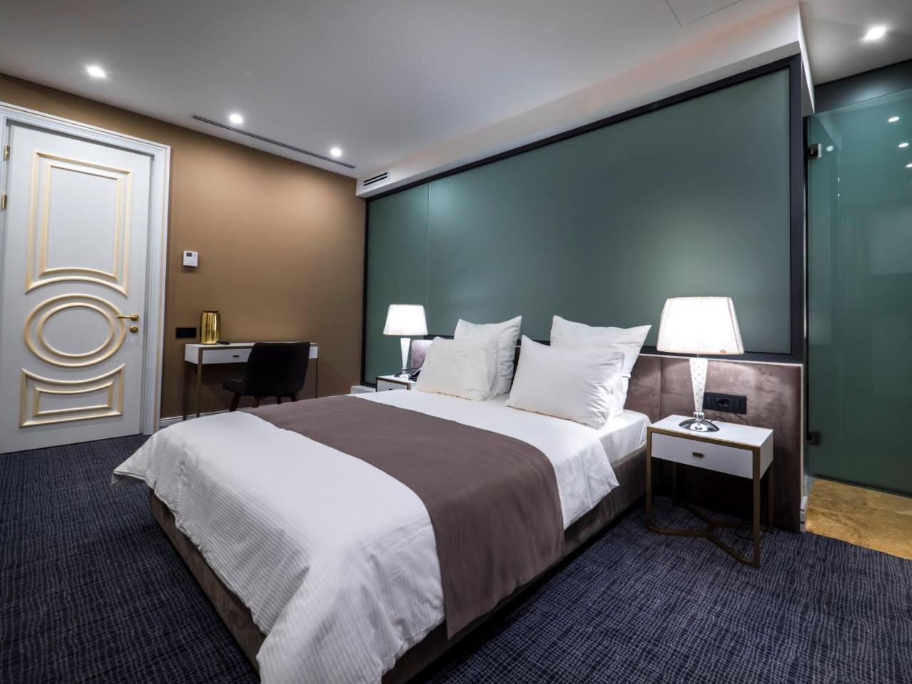 Aghababyan'S Hotel Yerevan Exterior photo Deluxe room