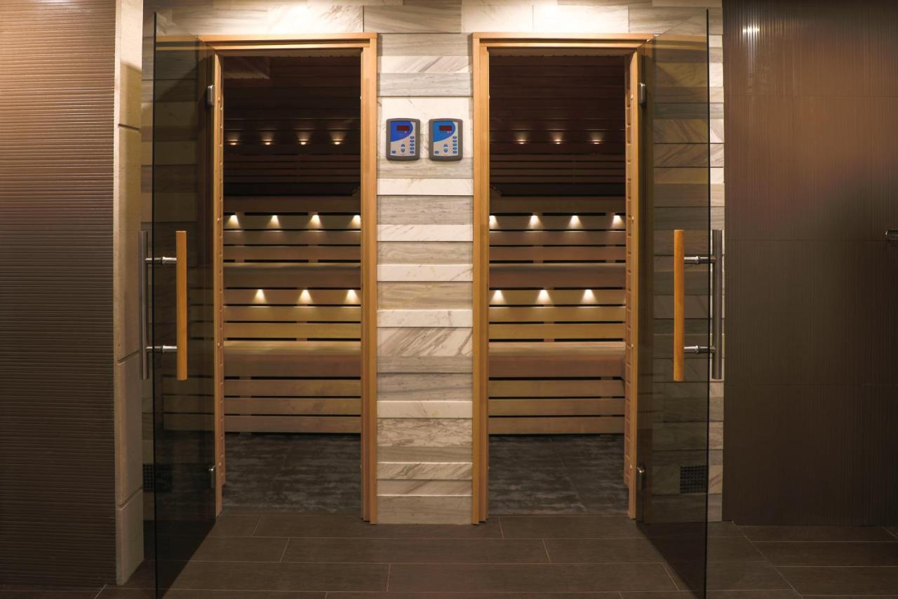 Aghababyan'S Hotel Yerevan Exterior photo A modern door