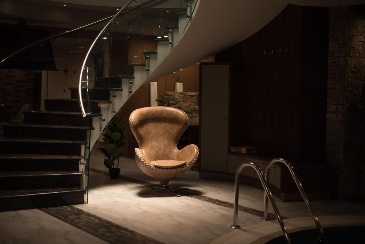 Aghababyan'S Hotel Yerevan Exterior photo The Egg Chair